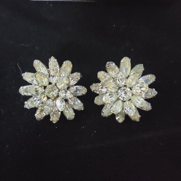 unmarked Jewelry - Vintage Crystal Floral Rosette Clip On Earrings Womens Rhinestone Formal